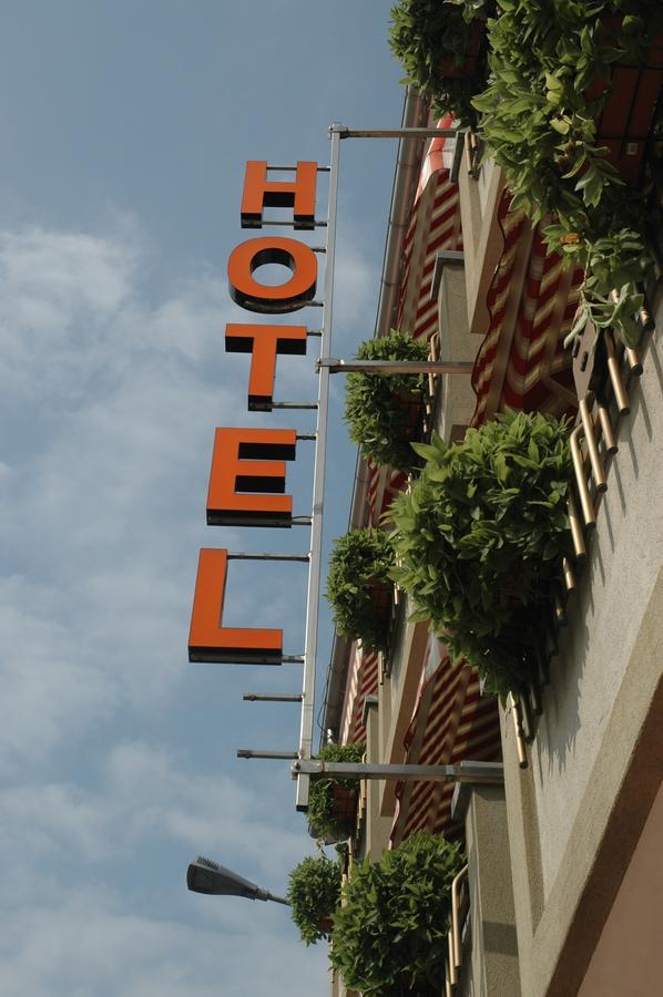 Hotel Valentino Perosa Argentina Dış mekan fotoğraf